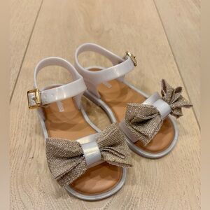 Mini Melissa Mar Sandals Girls Kids Size 8 Pearly Beige with Gold Bows